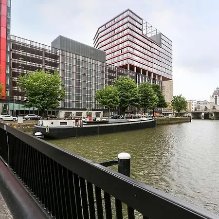 Stunning View Apt Free Parking شقة روتردام