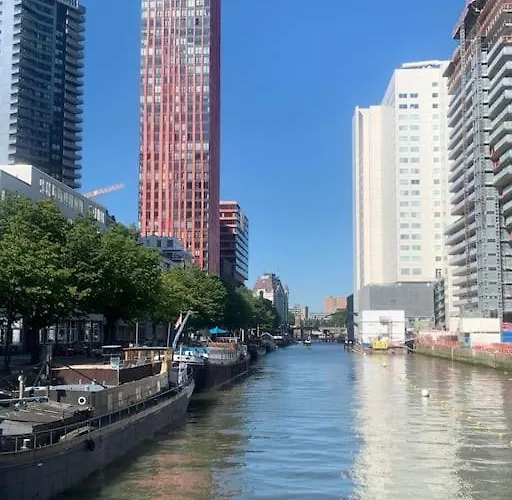 Stunning View Apt Free Parking شقة *