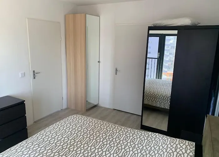 Stunning View Apt Free Parking شقة *