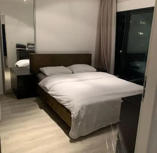 Stunning View Apt Free Parking شقة *