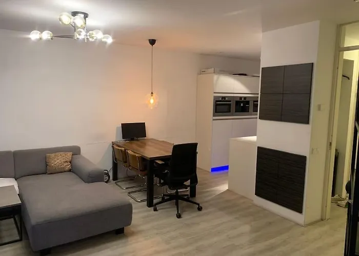 Stunning View Apt Free Parking روتردام