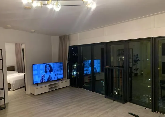 Stunning View Apt Free Parking شقة *