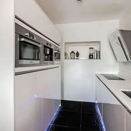 Stunning View Apt Free Parking 아파트