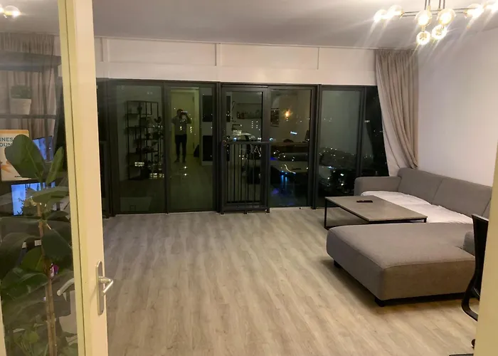 Stunning View Apt Free Parking *